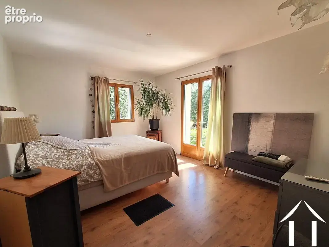 Maison moderne de 5 chambres dans un cadre naturel unique - photo 8