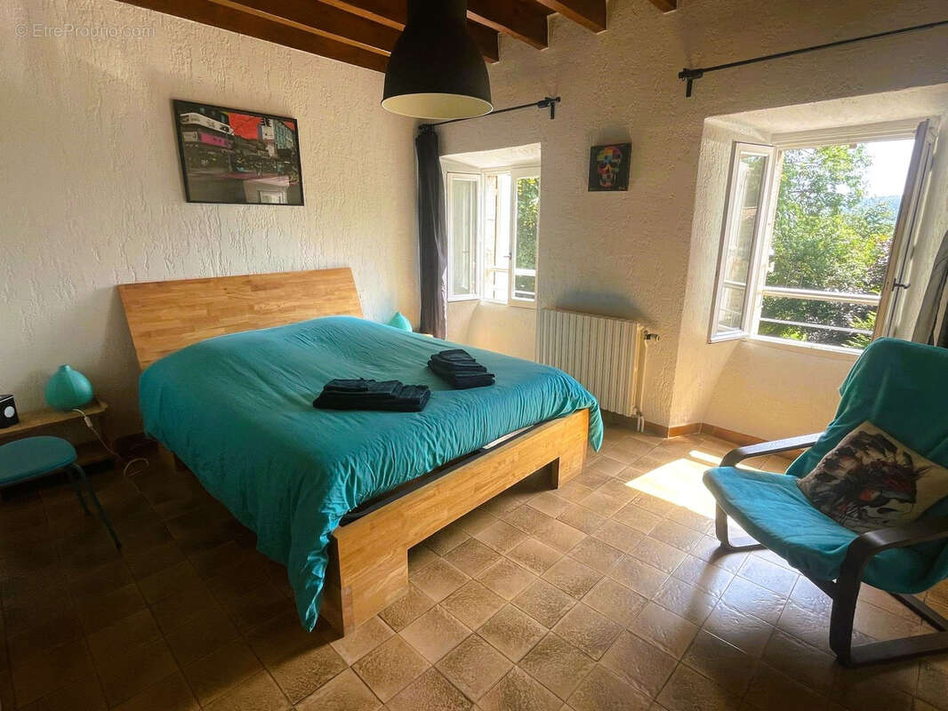 Propriete de caractere avec piscine et 2.5 hectares de terrain : - photo 11