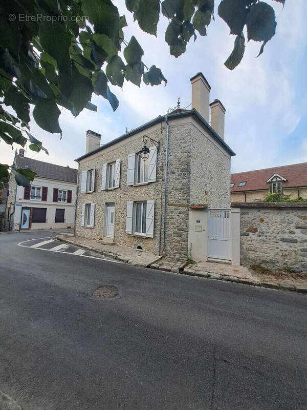 Maison à COURANCES