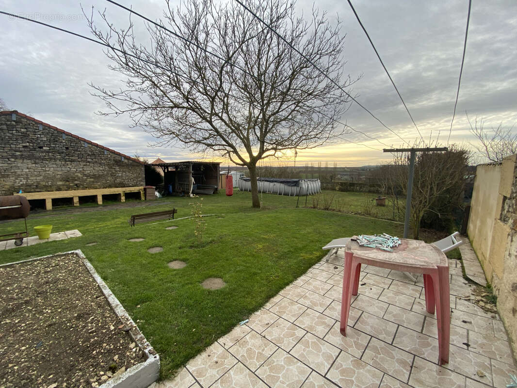 Maison à MENIL-LA-HORGNE