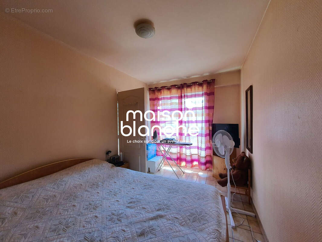 CHAMBRE - Appartement à LA ROCHELLE