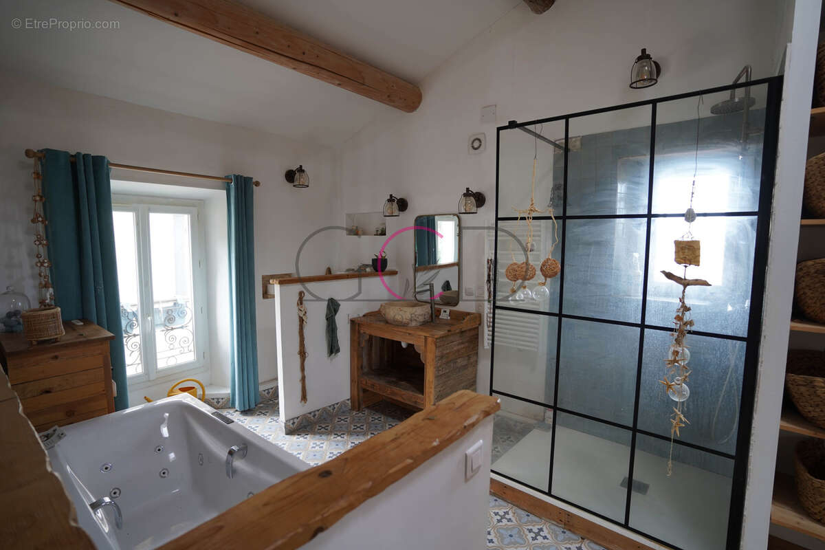 Maison à VENTABREN