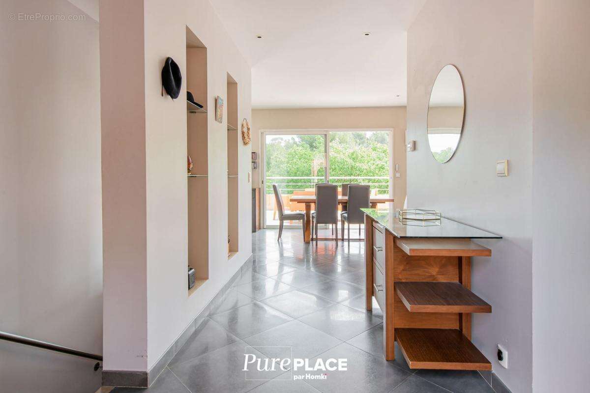 Maison/Villa T6 de 180 m2 à Aix-en-ProvenceÉlégante maison contemporaine avec piscine – environnement sécurisé près d’Aix-en-Pro - photo 6