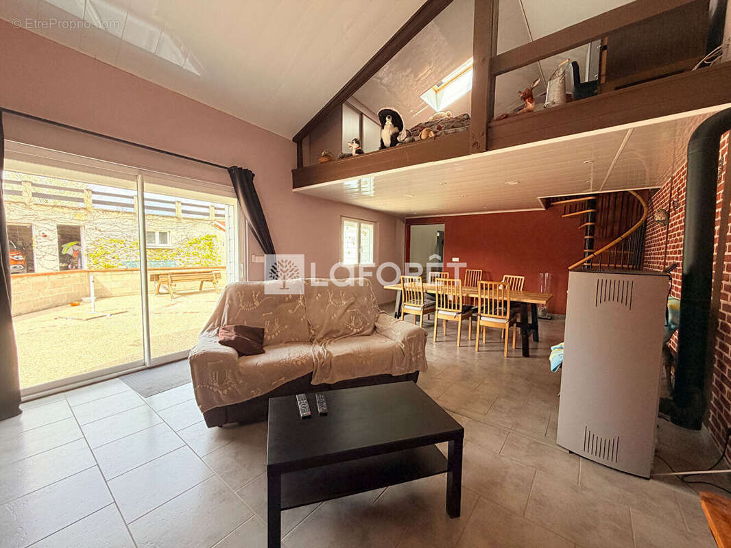 Maison à DOMMARTIN-VARIMONT