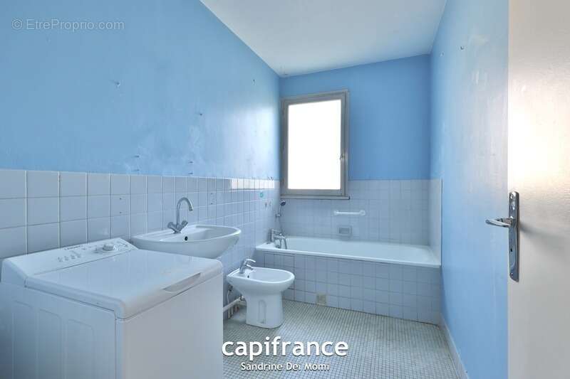 SAINTE FOY LES LYON - Bd de l'Europe- Appartement T3 de 68m² avec balcon, place de stationnement extérieure et cave - photo 14