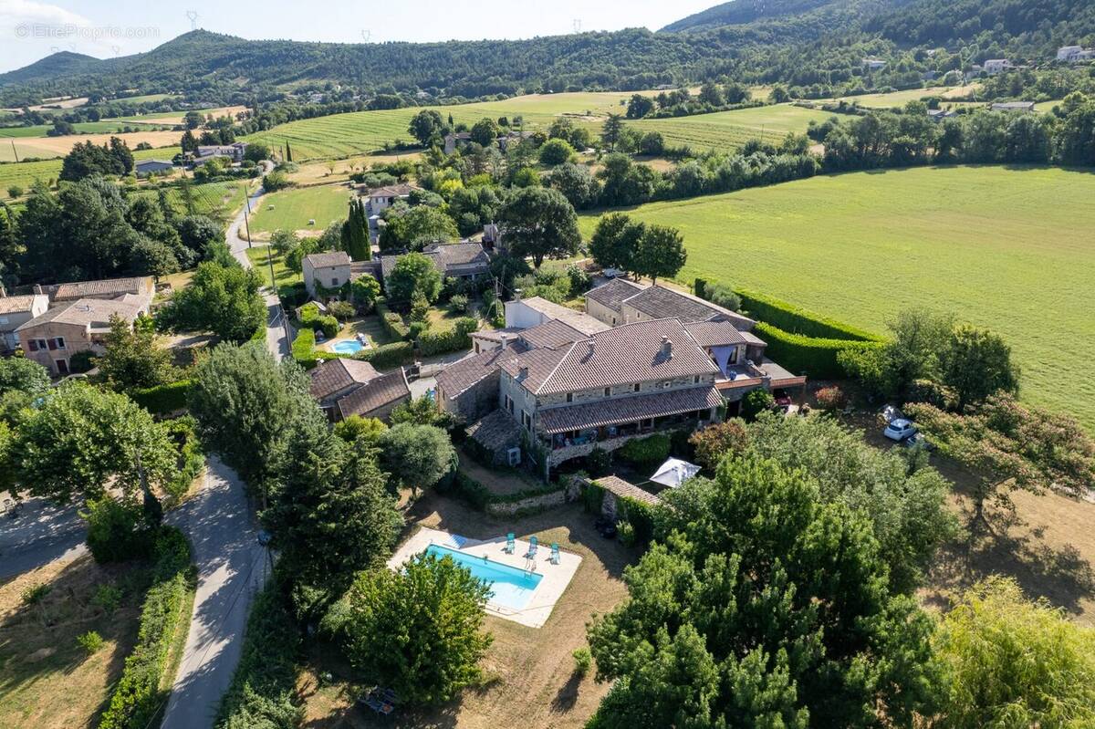 Maison à SAINT-VINCENT-DE-BARRES