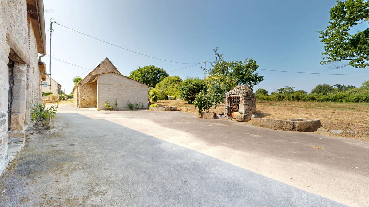 Longère de 146m2 avec dépendances sur 2 hectares. - photo 16