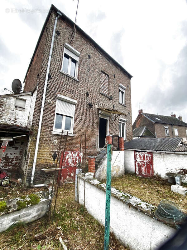 Maison à SARS-POTERIES