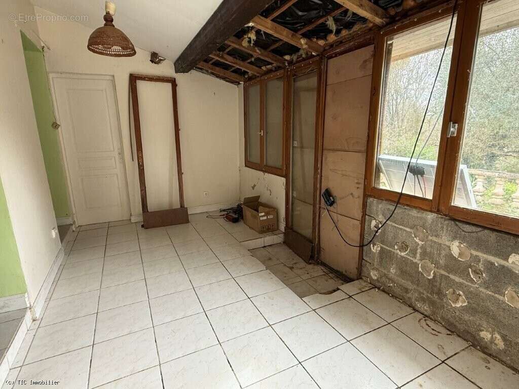 Maison à NANTEUIL-EN-VALLEE