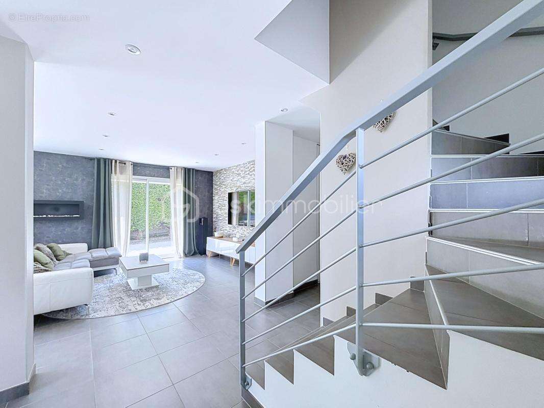 Maison individuelle récente avec grand garage - photo 11