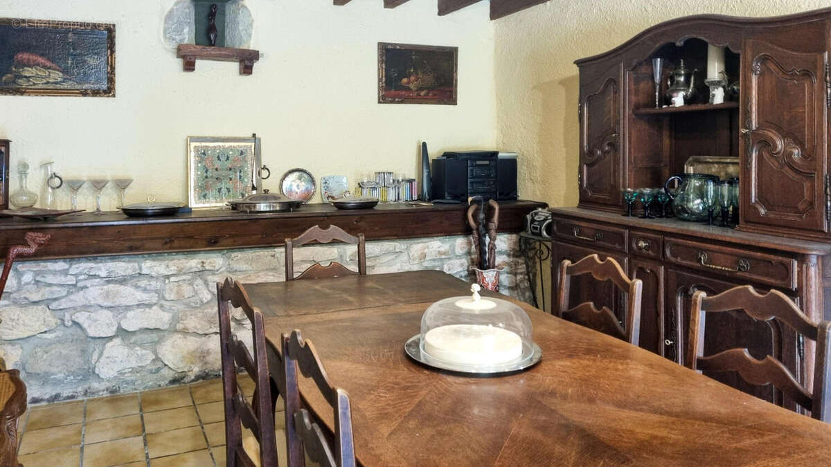 salle a manger - Maison à PEYREFITTE-DU-RAZES