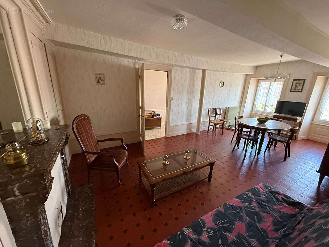 Maison à RENAISON