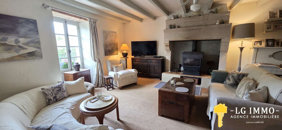 Maison à SAINT-THOMAS-DE-CONAC