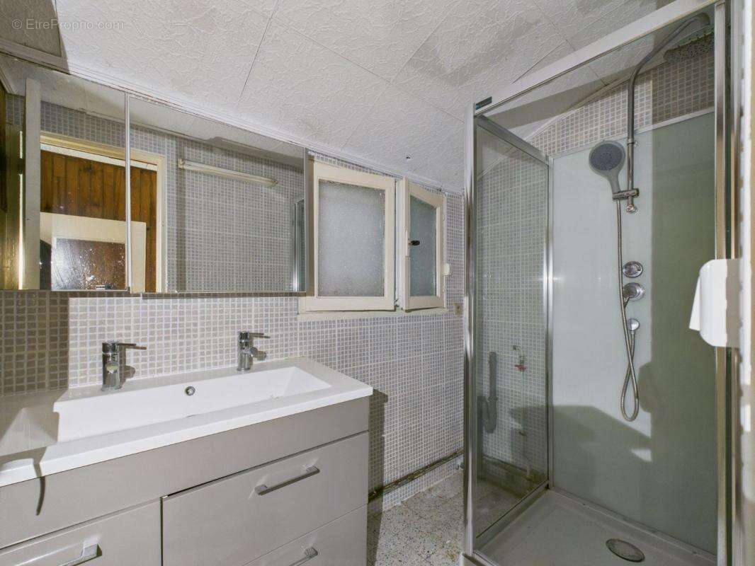 Maison à ESMERY-HALLON