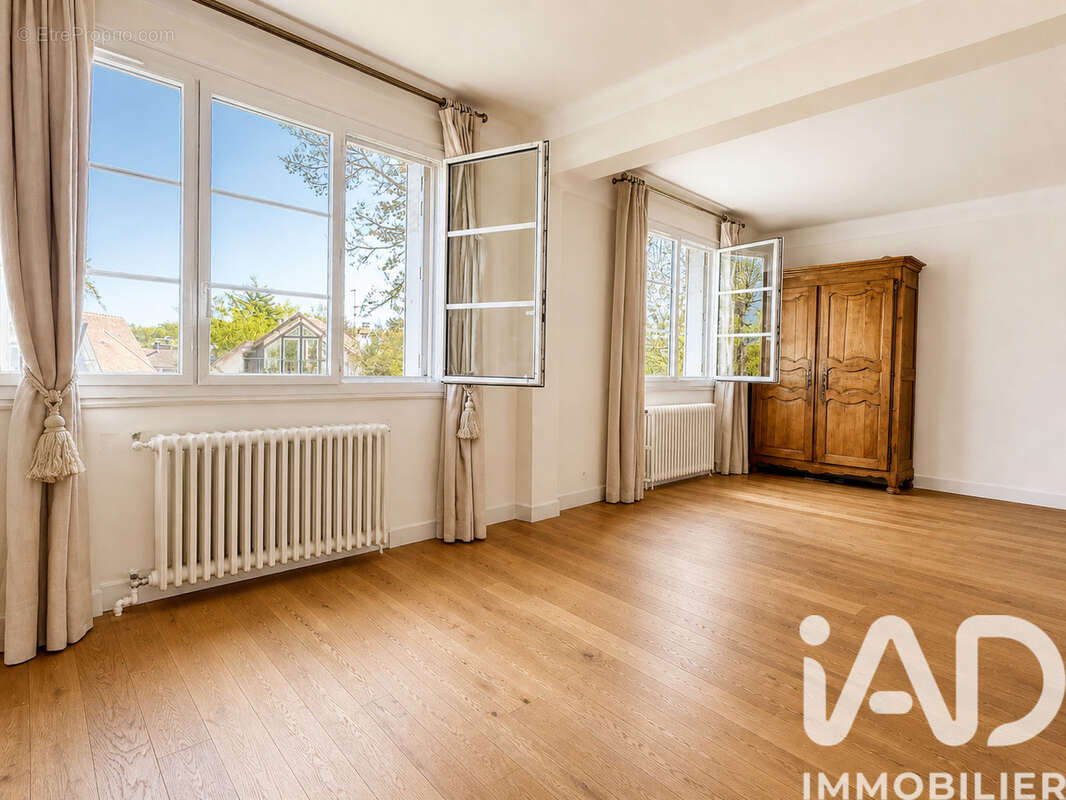Photo 2 - Maison à LA CELLE-SAINT-CLOUD