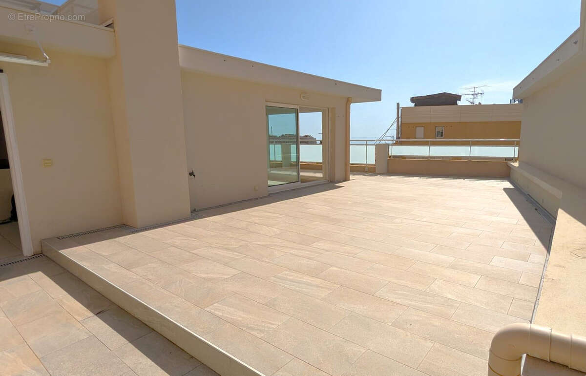 Appartement à CAP-D'AIL