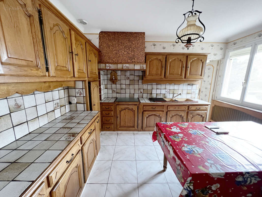 Maison à VOUNEUIL-SUR-VIENNE