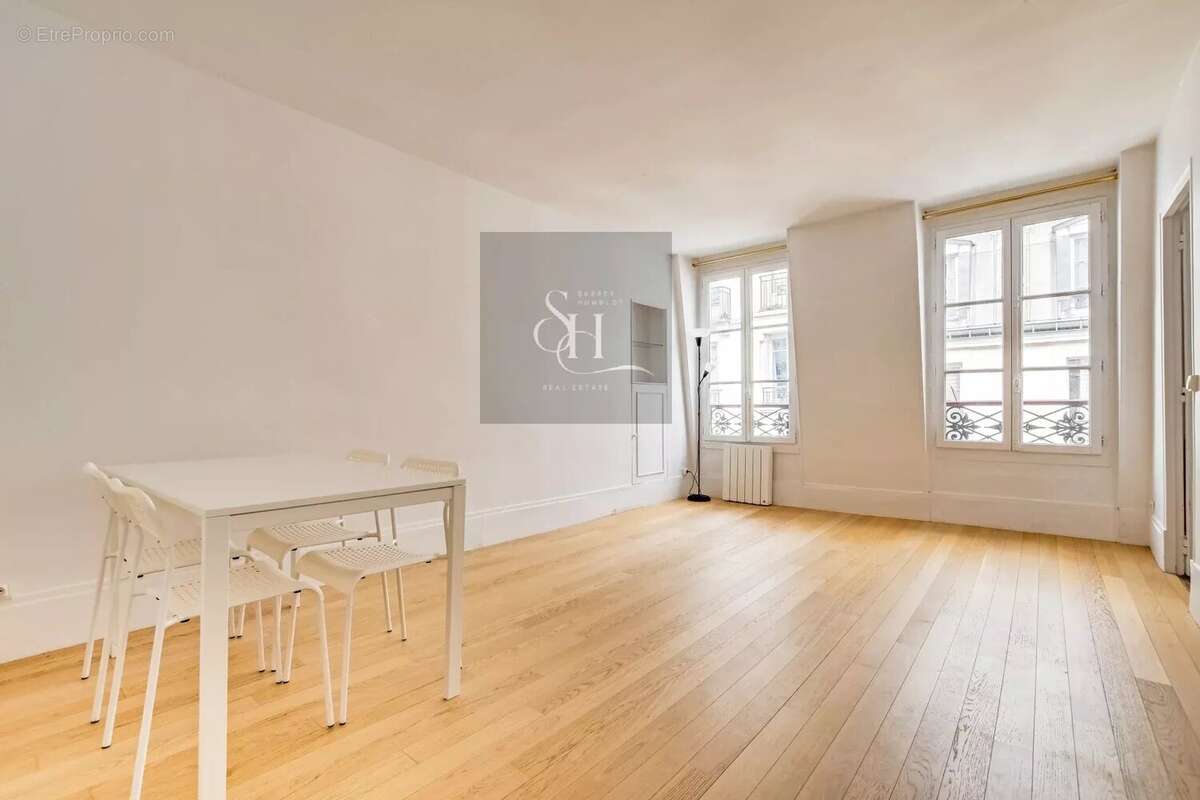 Appartement à PARIS-17E