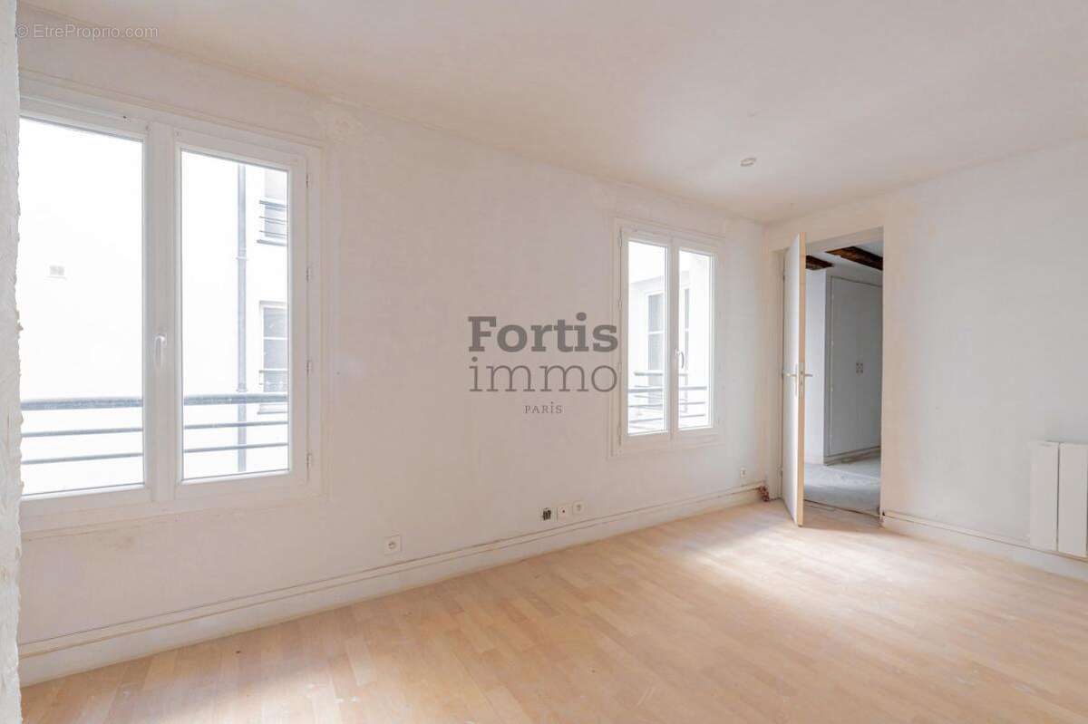 Appartement à PARIS-3E