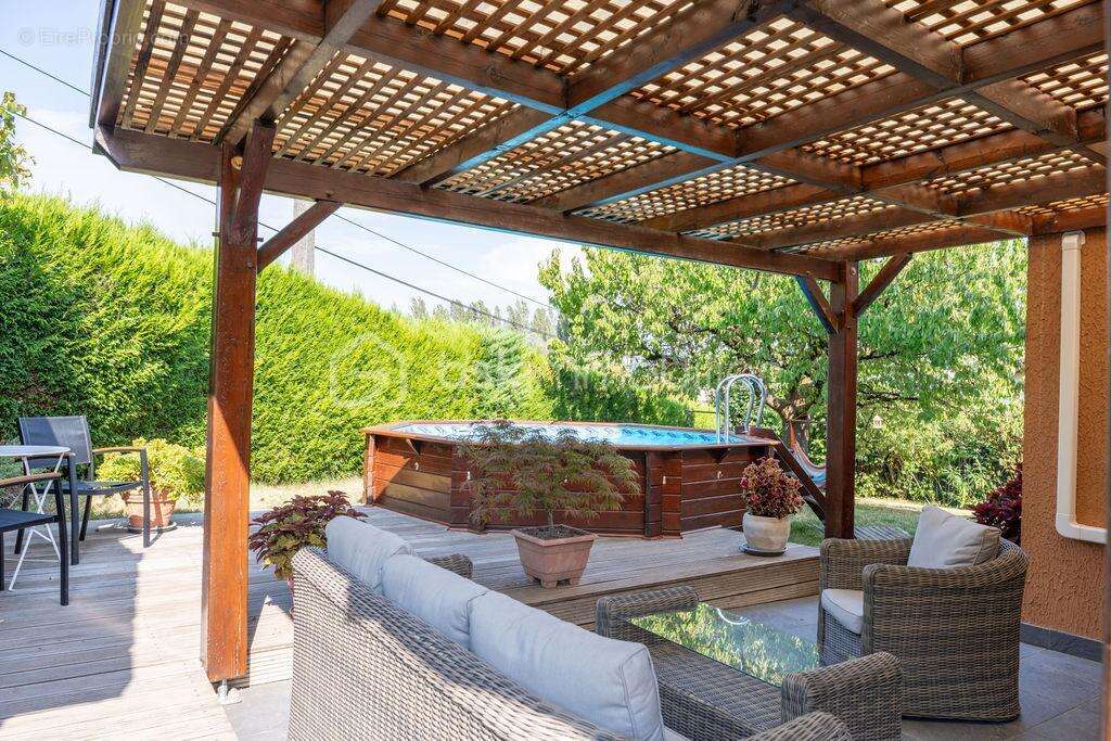 Maison Familiale de 125m² sur les hauteurs de Renage, au calme, dans un cadre verdoyant ! - photo 21