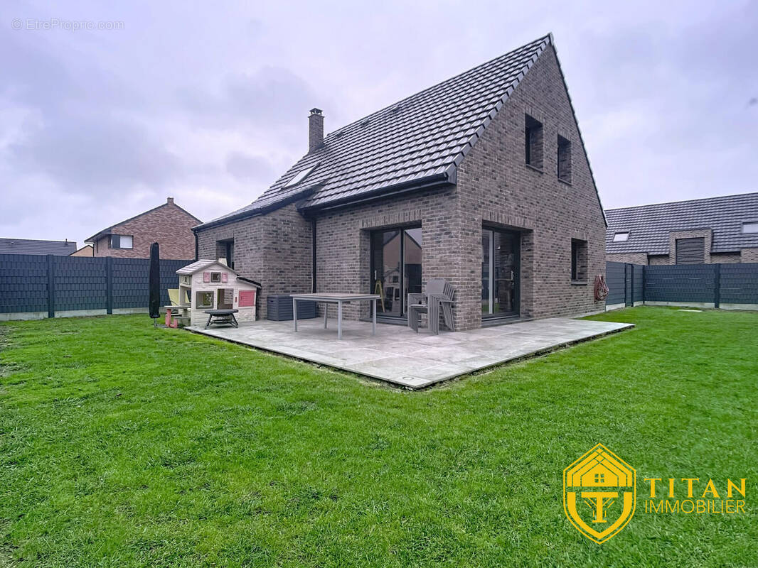 Maison individuelle 3 chambres, jardin, garage. Titan immobilier - Maison à CRAYWICK