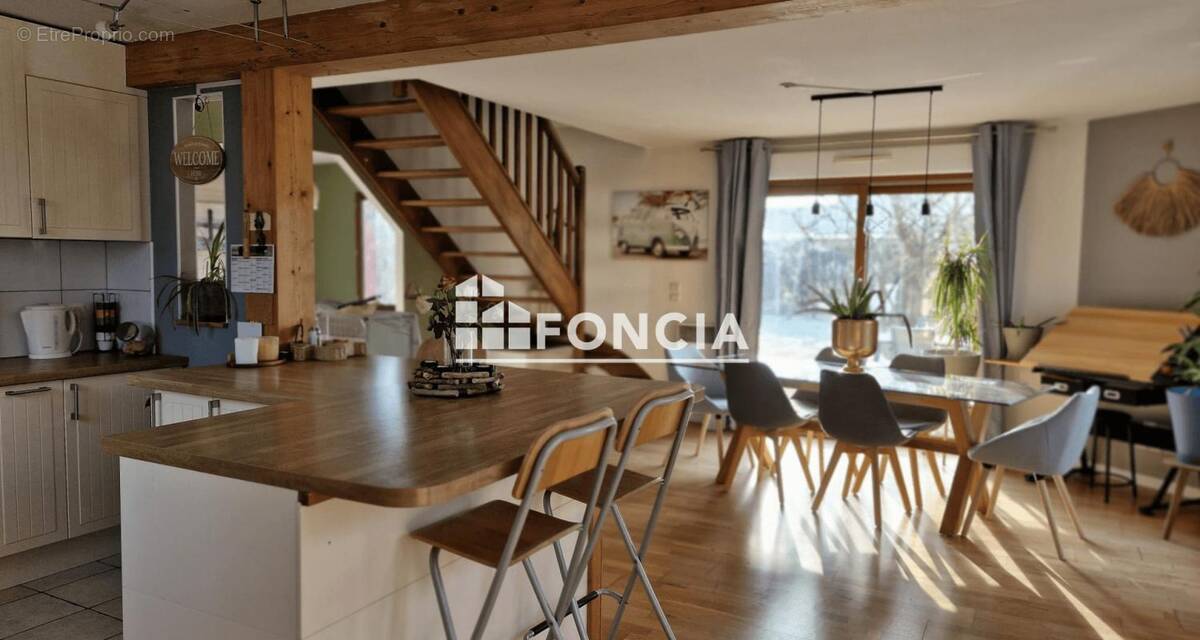 Maison à JOUE-L'ABBE