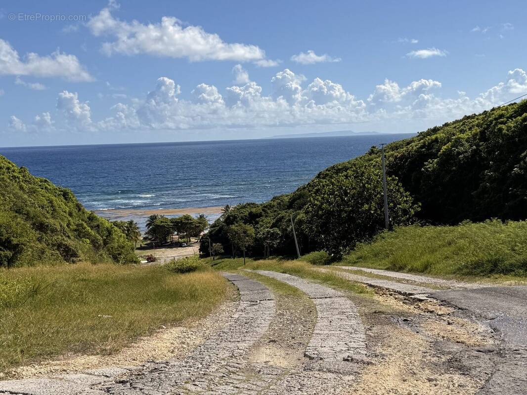 Terrain à PETIT-CANAL