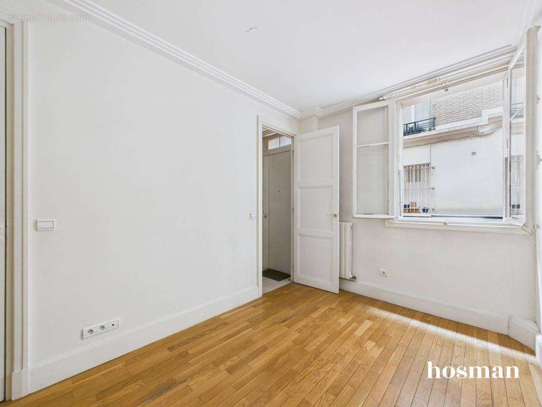 Appartement à PARIS-7E