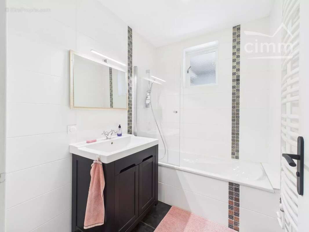 Appartement à SAINT-MARTIN-D'HERES