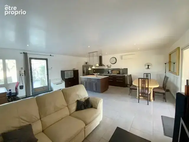 Maison de plain pied de 148 m2 avec piscine et T2 indépendant sur terrain de 1000 m2. - photo 9