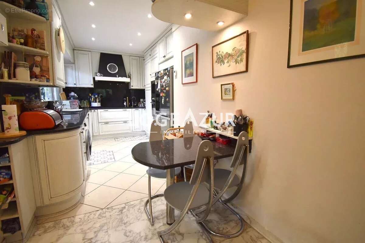 Appartement à VALLAURIS