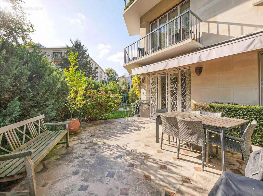 Appartement à NEUILLY-SUR-SEINE