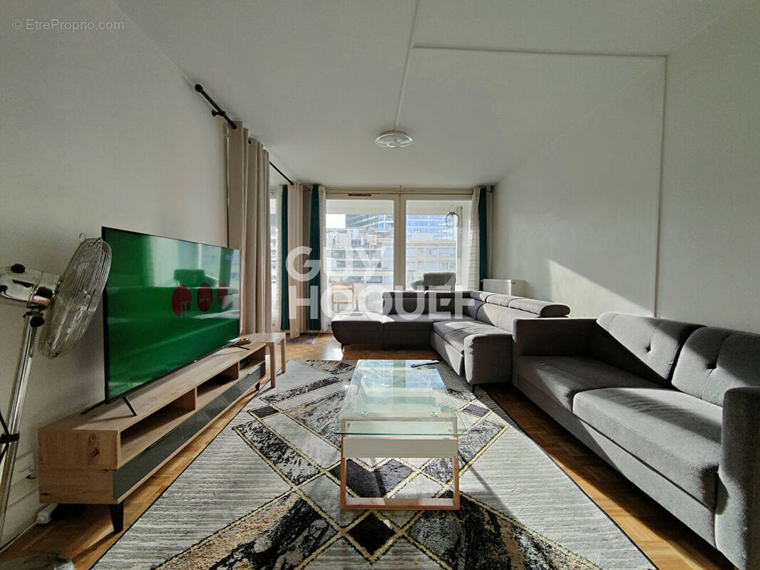 Appartement à COURBEVOIE