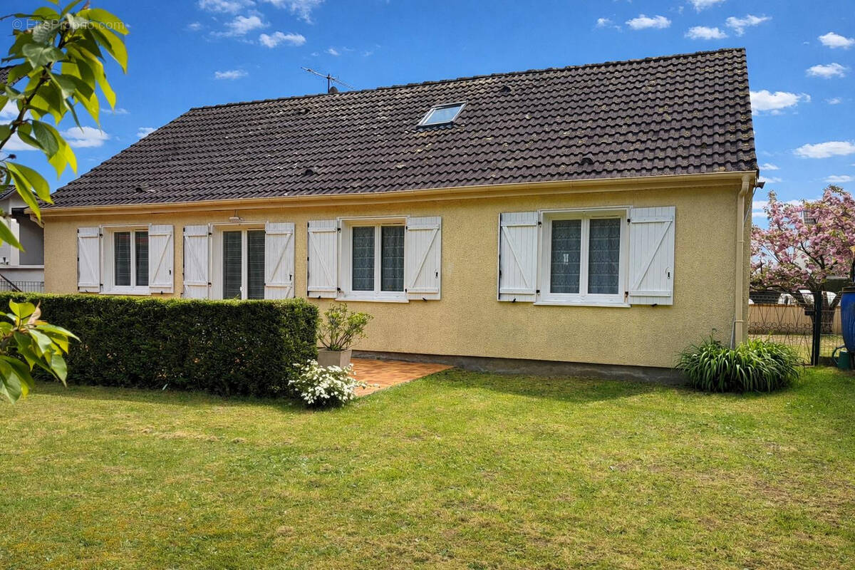 Maison à VILLENEUVE-LES-SABLONS