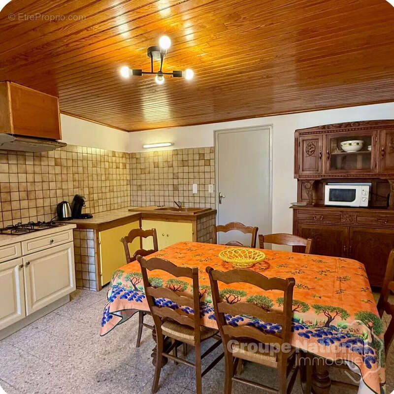 Maison en pierres de 130m2 sur 313m2 de terrain à Cornillon - photo 8