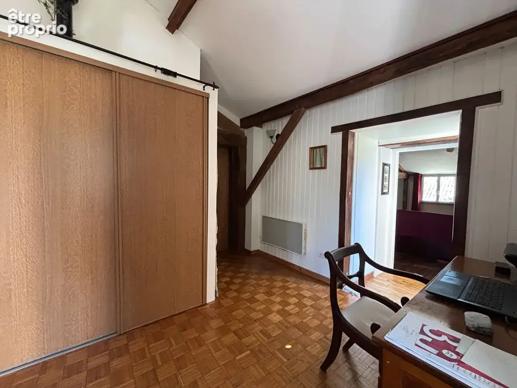 Charmante maison de caractère rénovée avec  4 chambres, grange et jardin arboré - photo 16