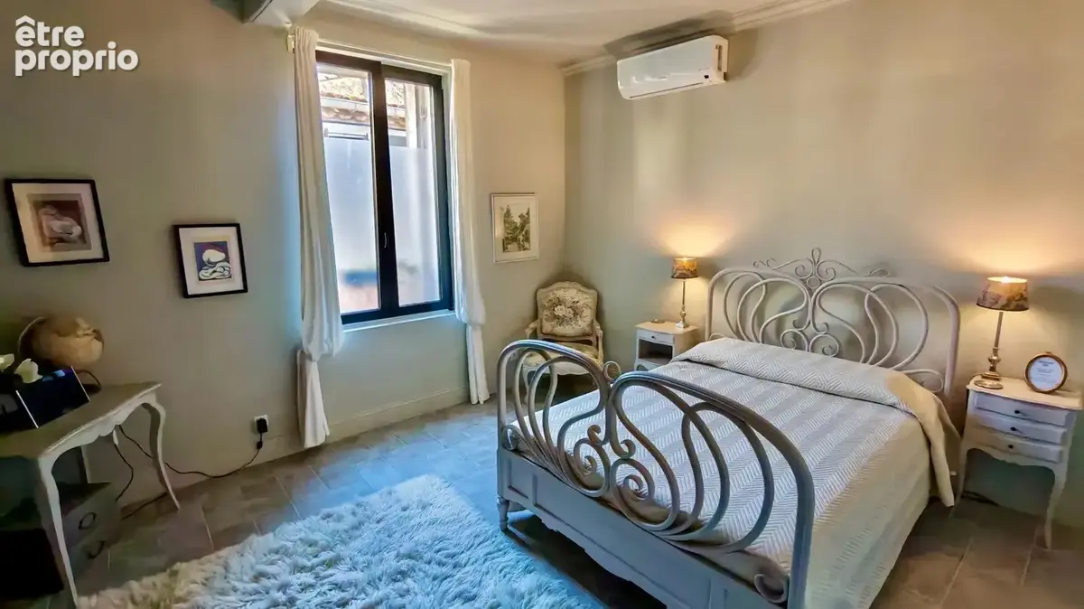 Superbe demeure de caractère de 187 m², rénovée avec des prestations haut de gamme, 5 chambres, patio avec bassin et vaste grang - photo 18