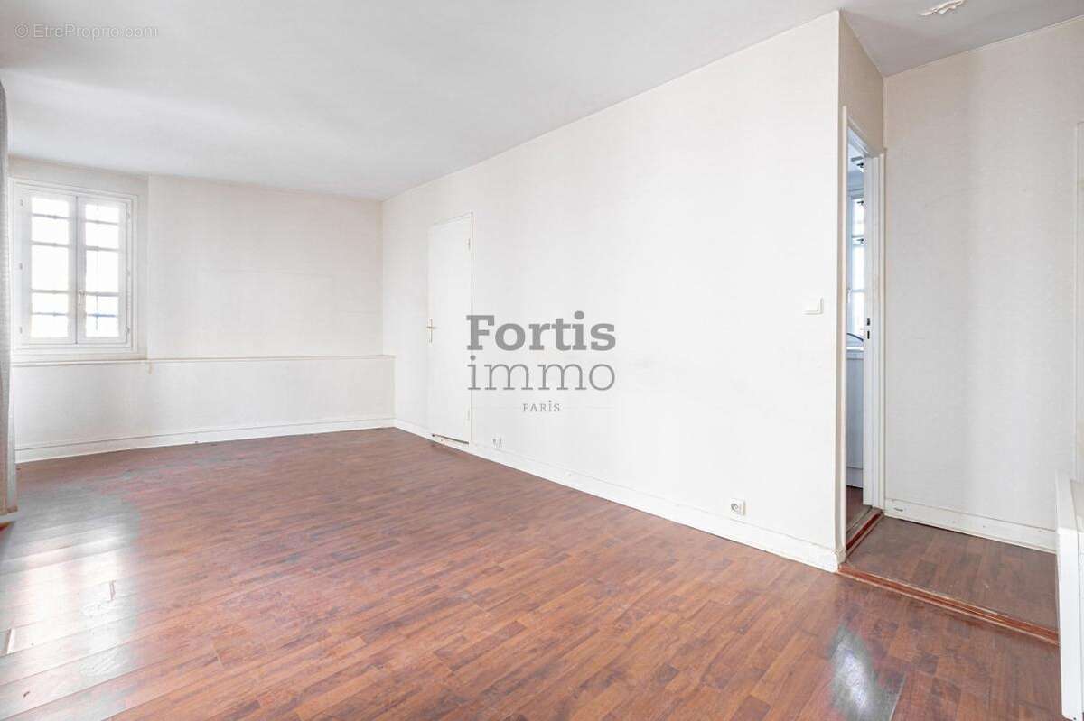 Appartement à PARIS-3E