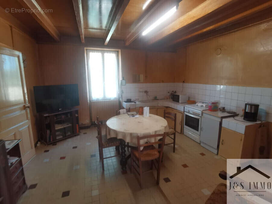 Maison à CHASSENEUIL-SUR-BONNIEURE