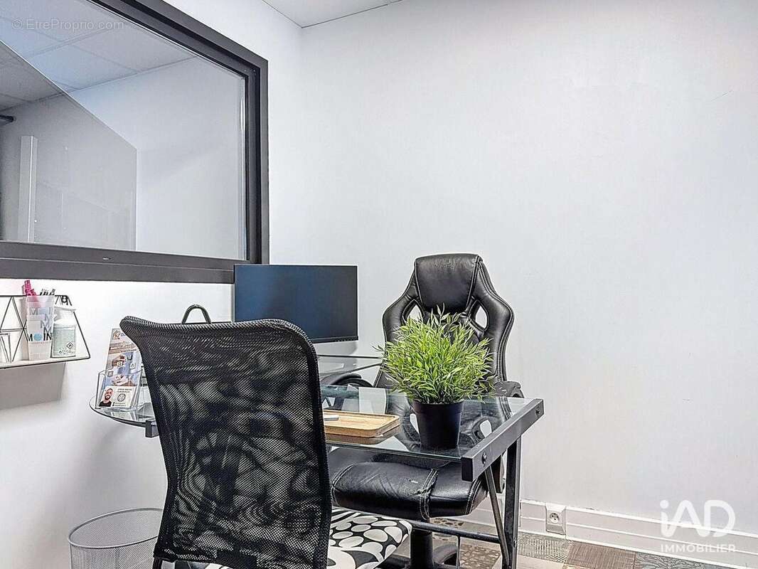 Photo 7 - Commerce à TAISSY