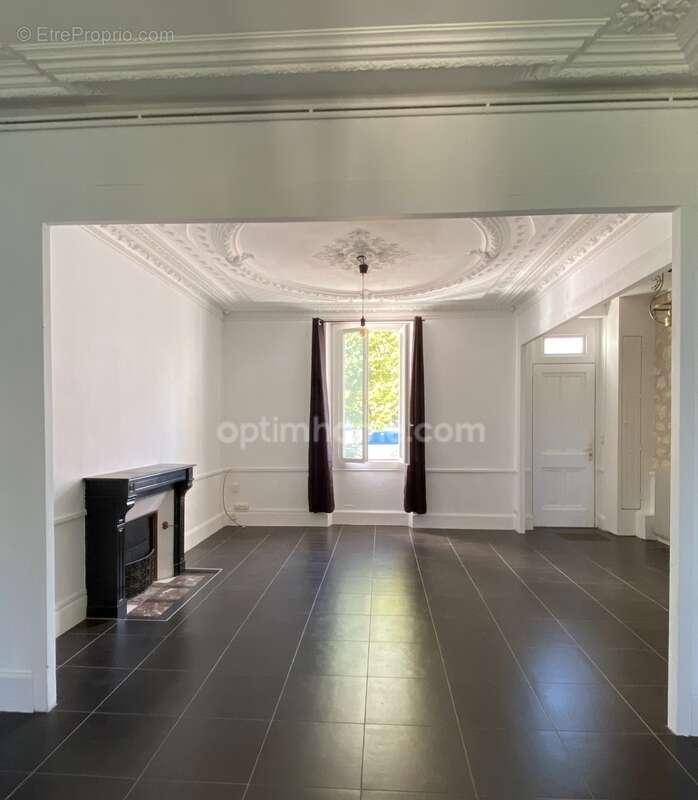 Maison à RUELLE-SUR-TOUVRE