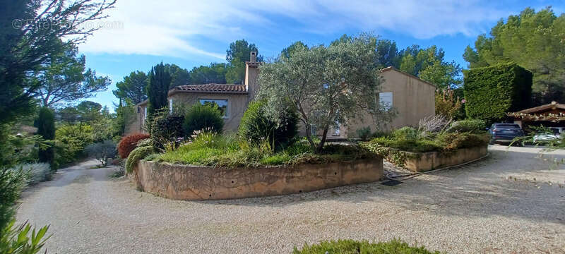 Maison à PERNES-LES-FONTAINES
