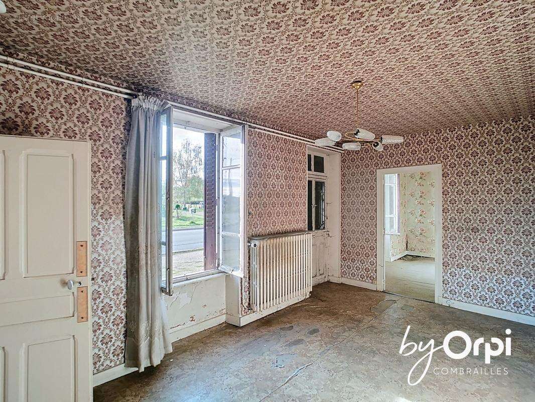 Maison à DURDAT-LAREQUILLE