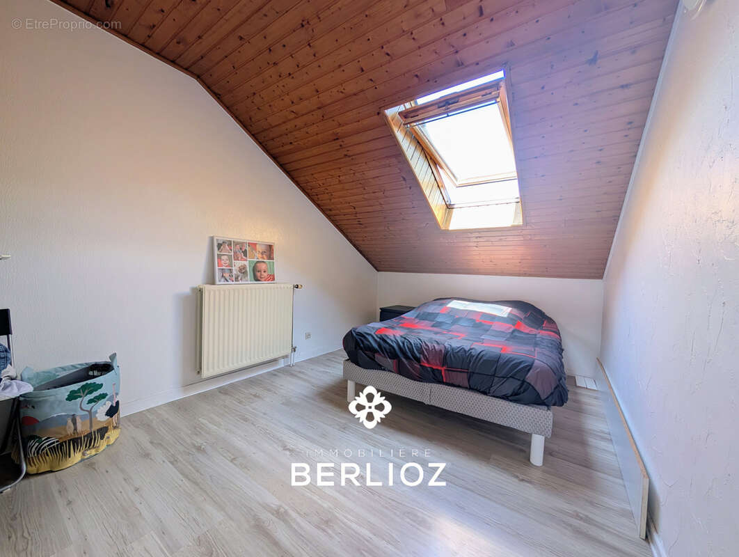Grand appartement à acheter 215000 € à Revel - photo 6