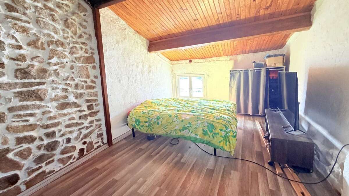 Maison à POURRIERES