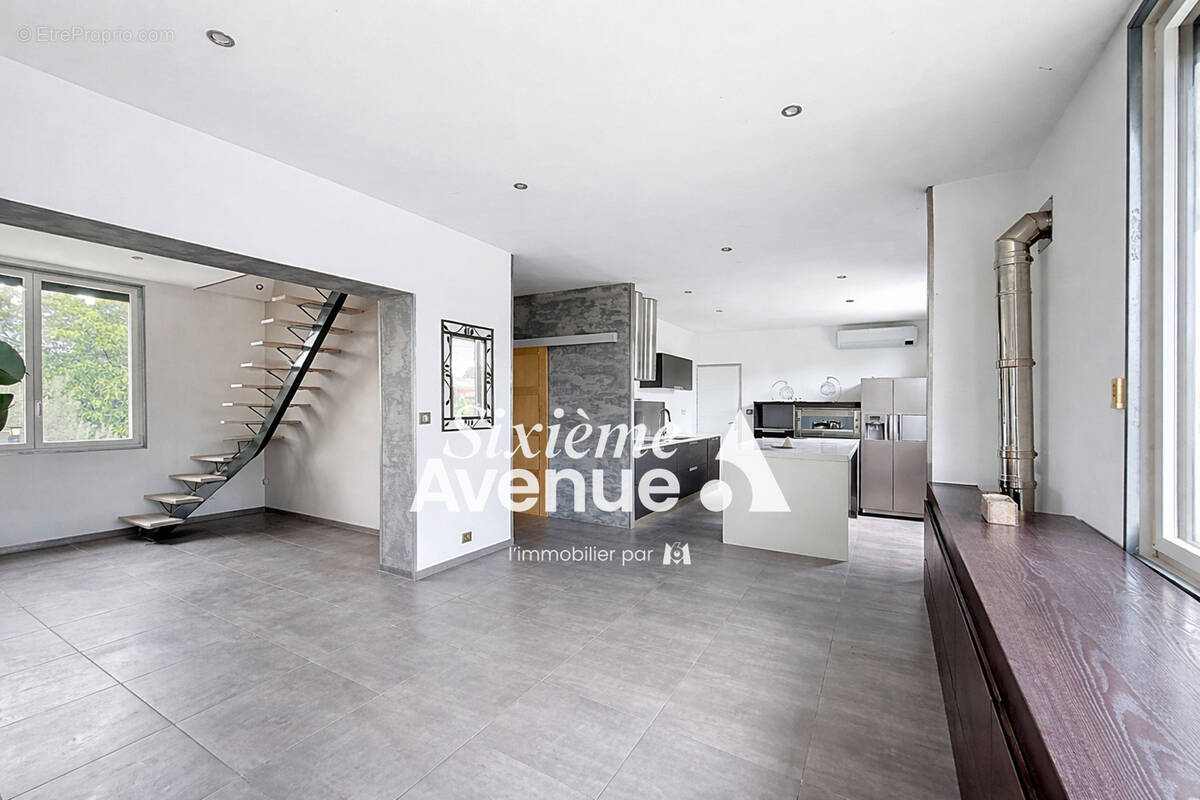 Maison à DECINES-CHARPIEU