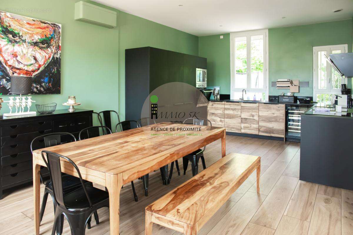 Maison 211 m² à Rochetaillee-Sur-Saone  - photo 4