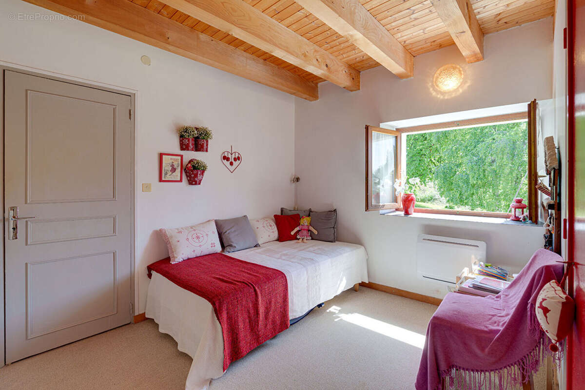 Maison Lugrin 6 pièces 99.75 m² avec jardin dans un secteur très calme. - photo 5