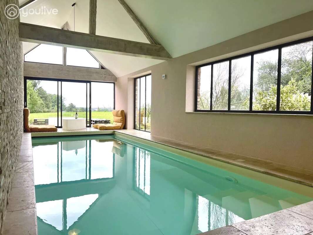 Maison de charme et confort d'une piscine intérieure - photo 10