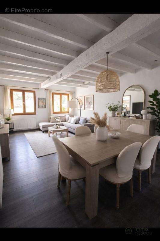 Maison à VALESCOURT
